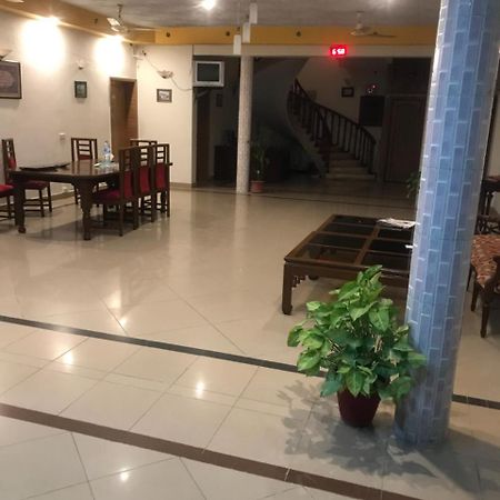 New Shelton Guest House Islamabad Bagian luar foto