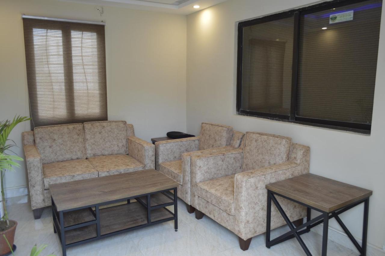 New Shelton Guest House Islamabad Bagian luar foto