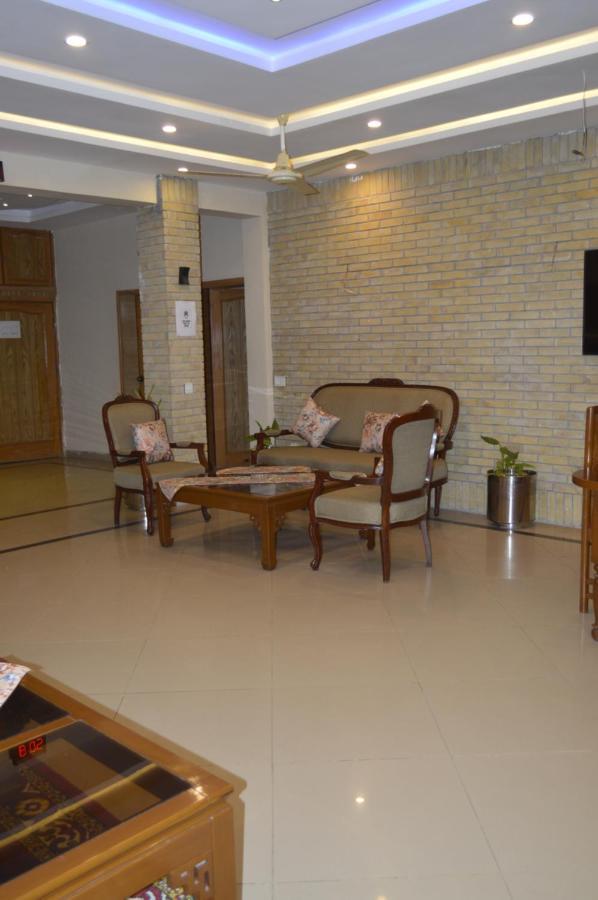 New Shelton Guest House Islamabad Bagian luar foto