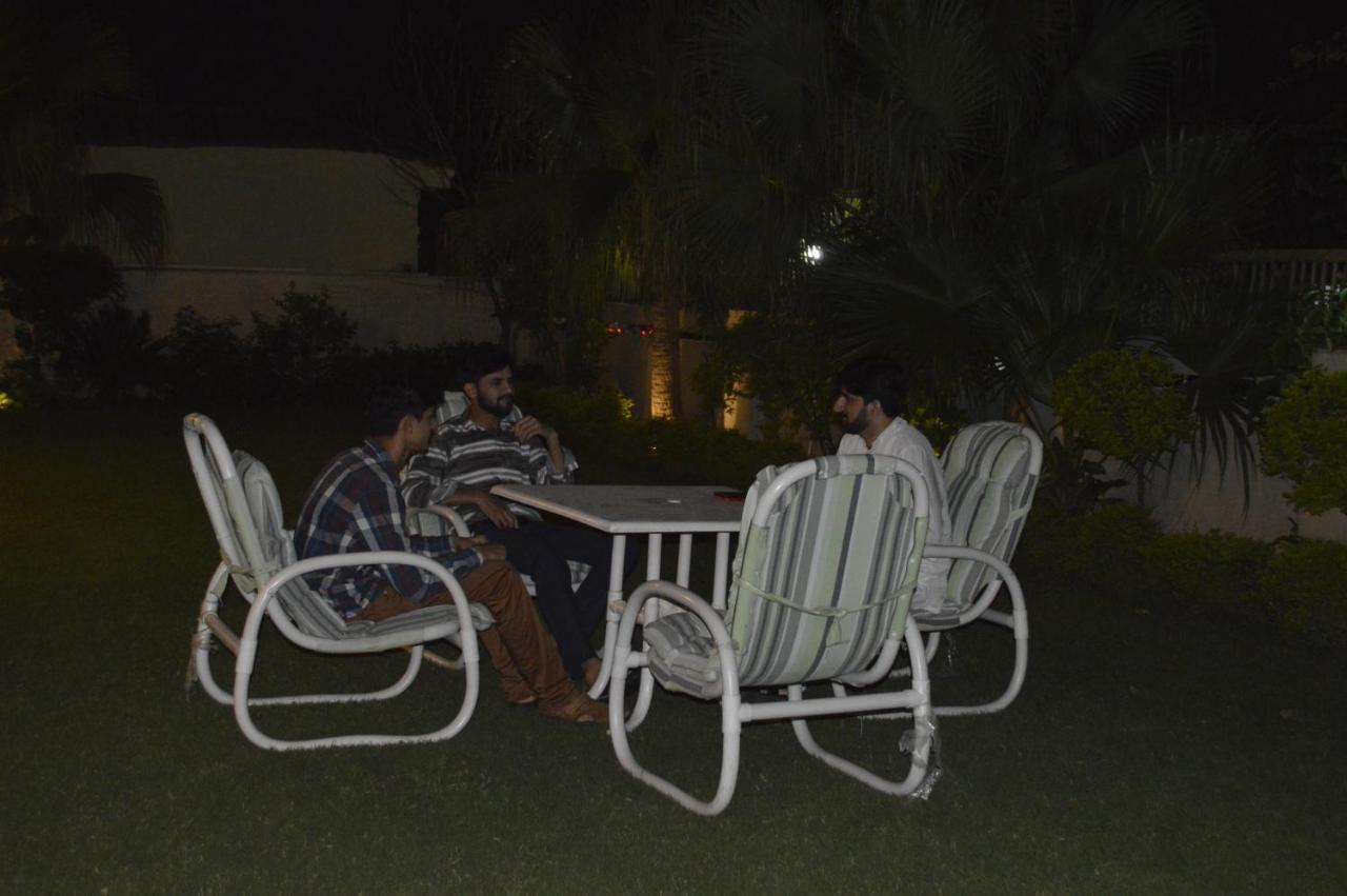 New Shelton Guest House Islamabad Bagian luar foto