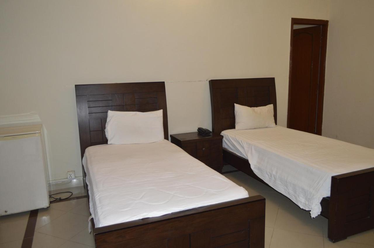 New Shelton Guest House Islamabad Bagian luar foto