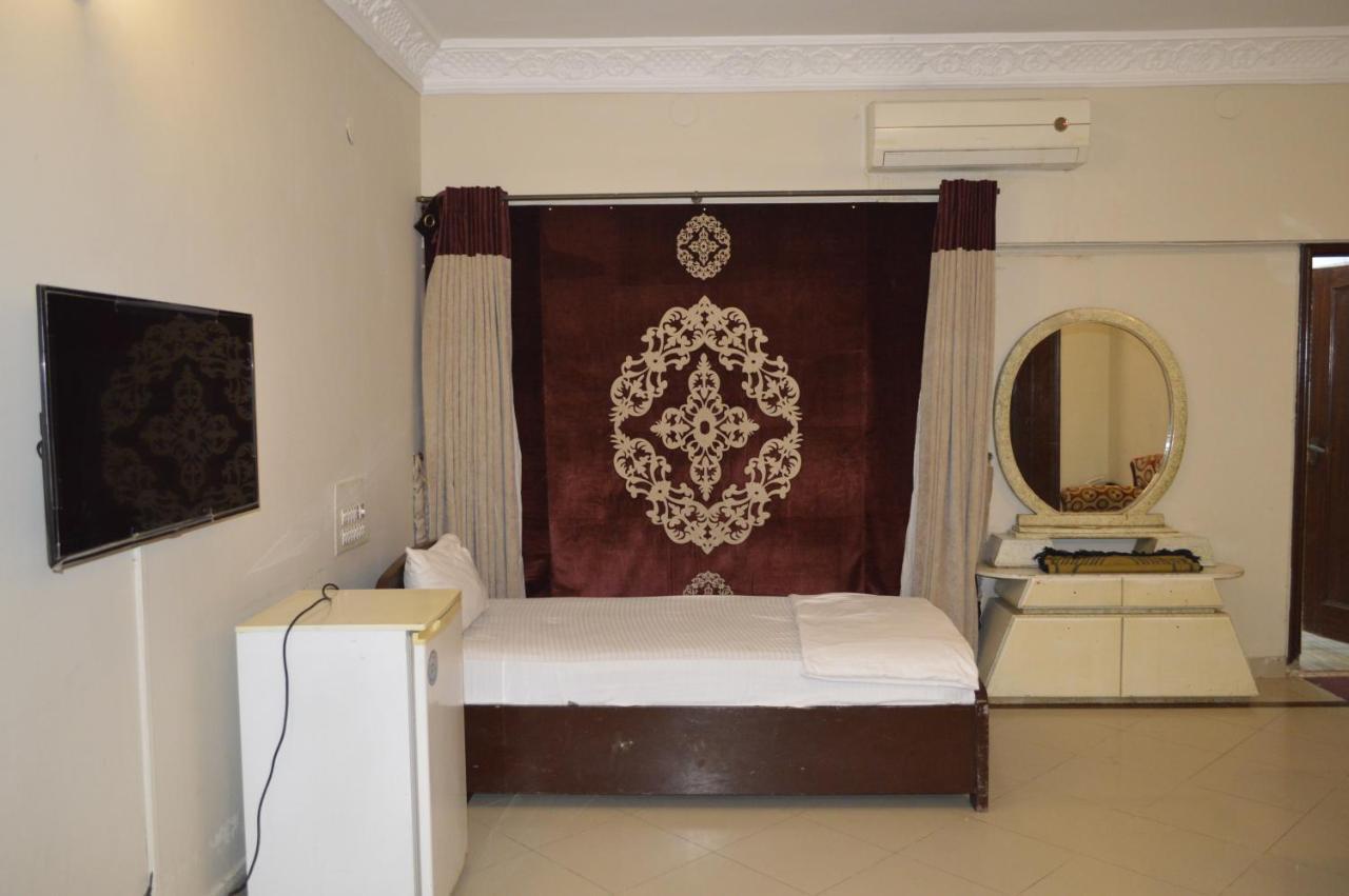 New Shelton Guest House Islamabad Bagian luar foto
