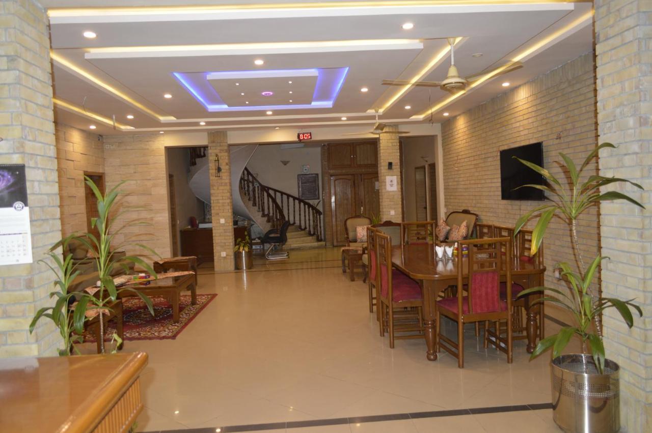 New Shelton Guest House Islamabad Bagian luar foto