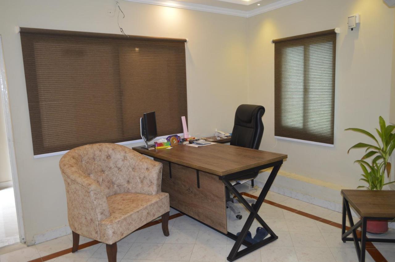 New Shelton Guest House Islamabad Bagian luar foto