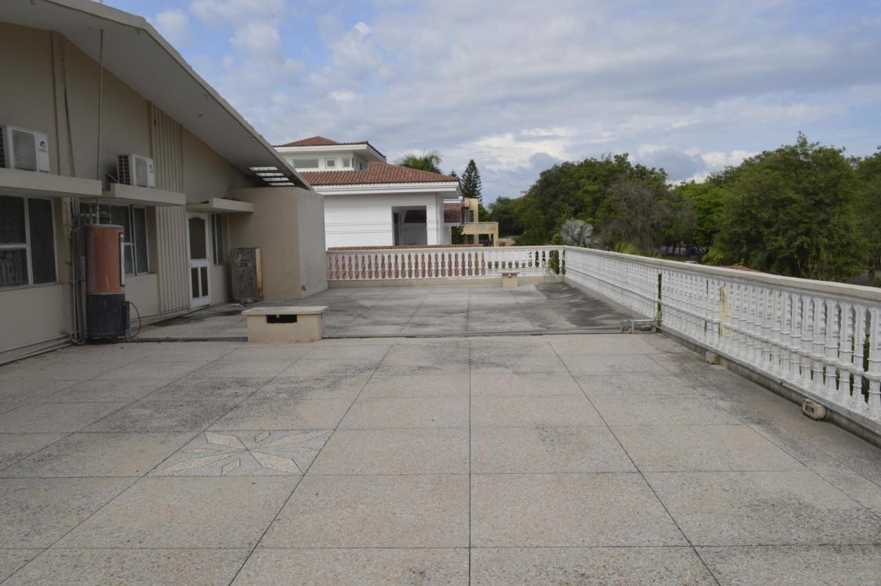 New Shelton Guest House Islamabad Bagian luar foto