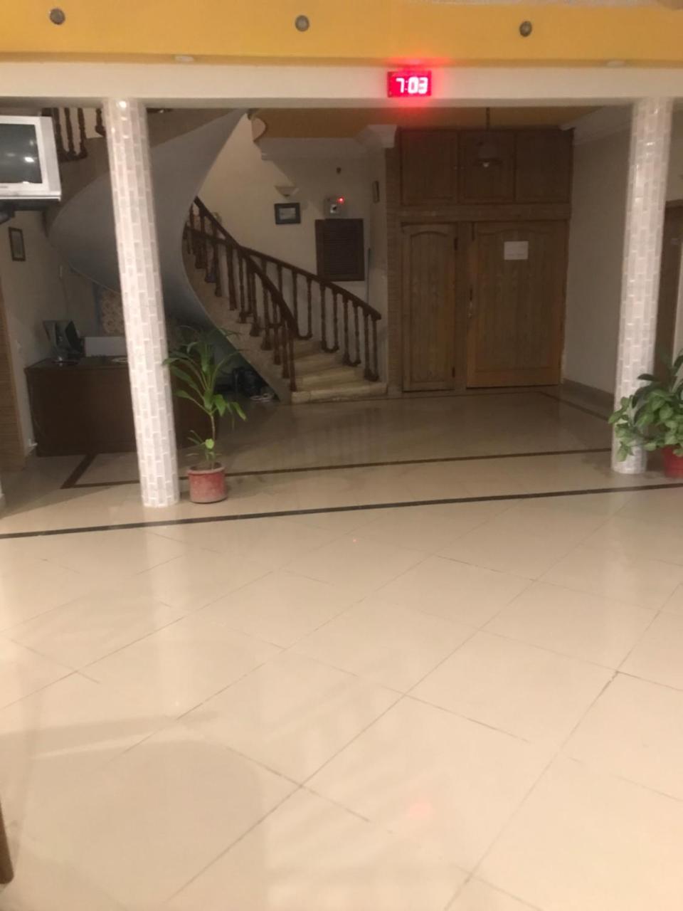 New Shelton Guest House Islamabad Bagian luar foto