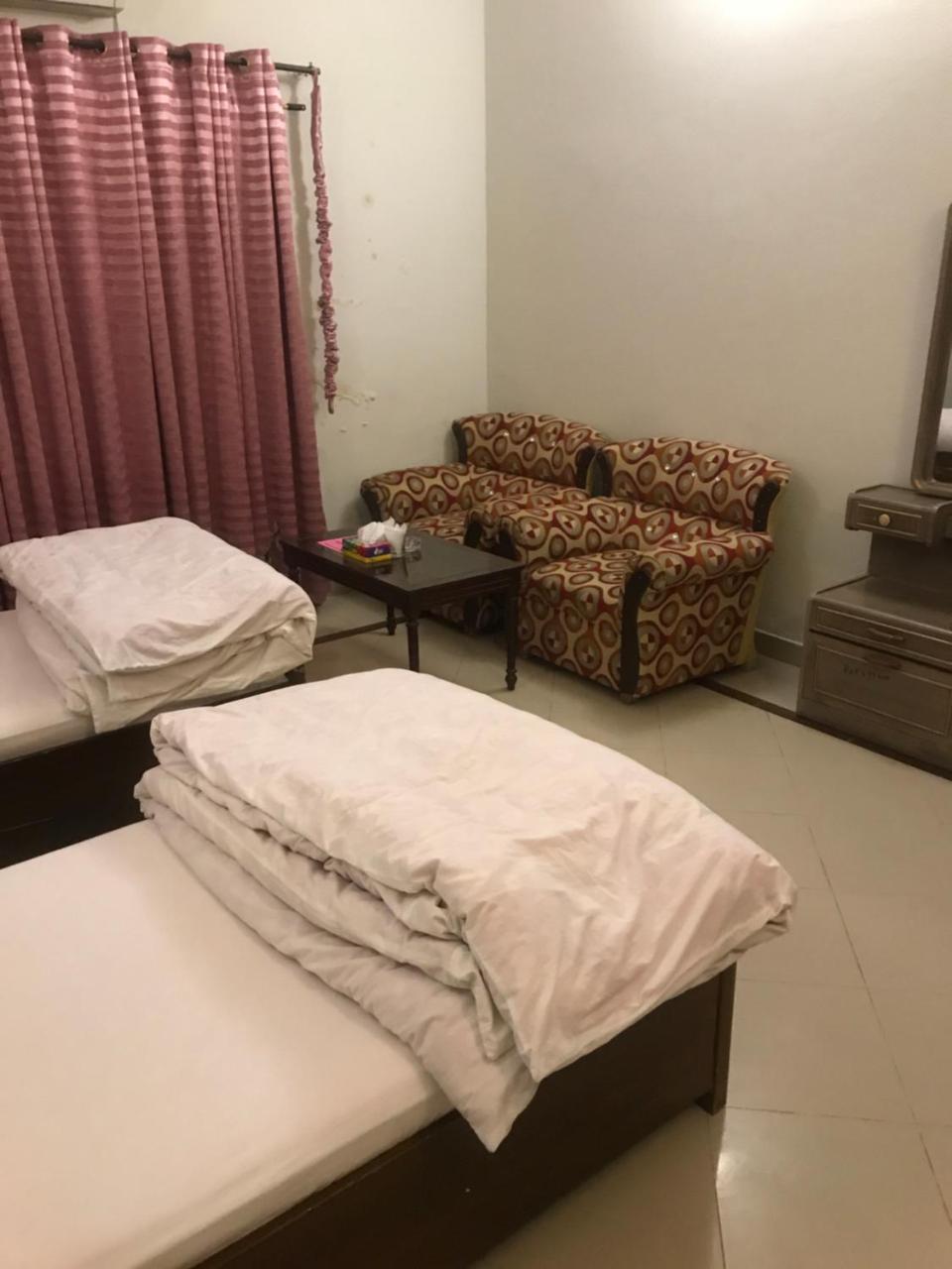 New Shelton Guest House Islamabad Bagian luar foto