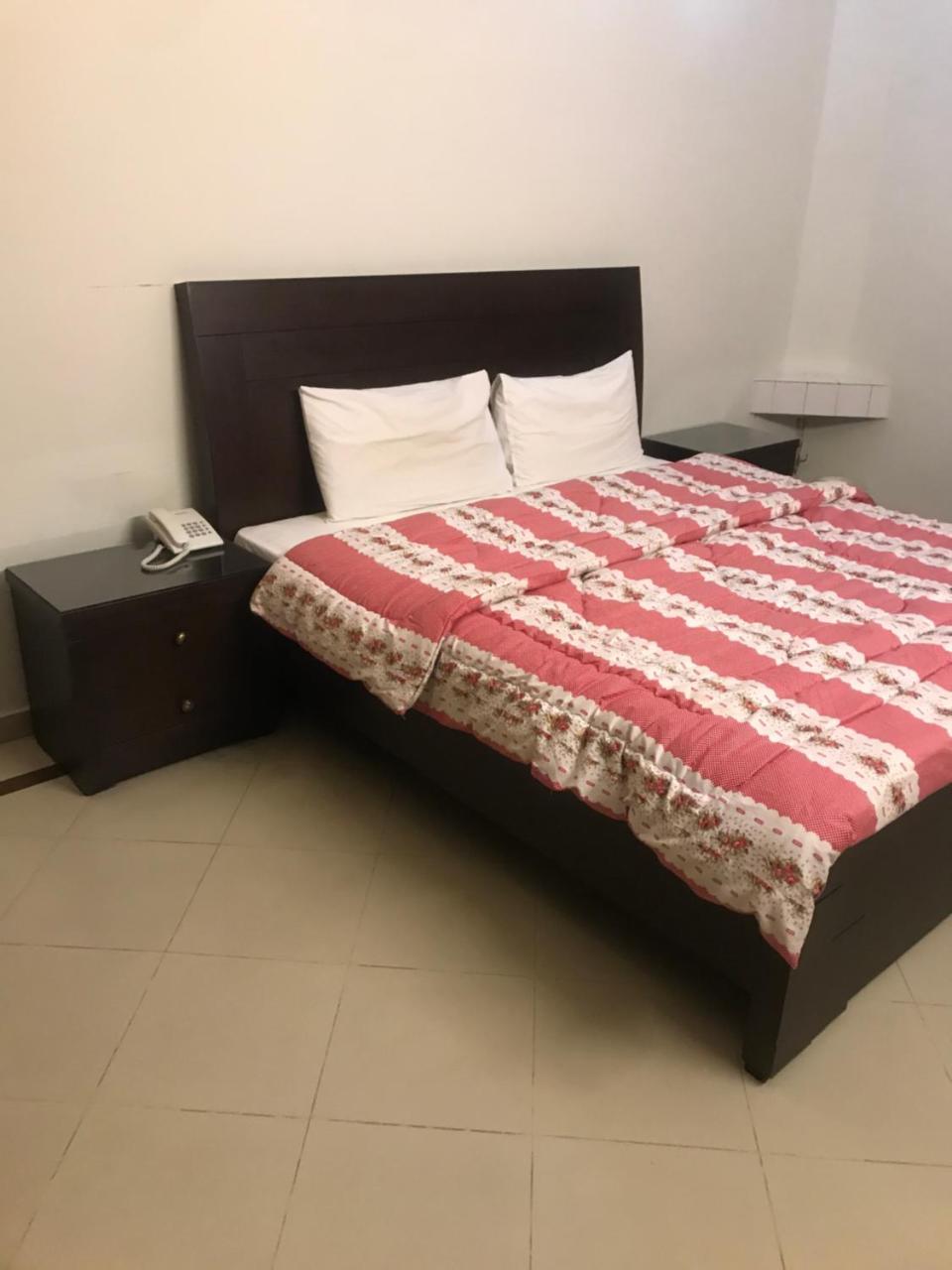 New Shelton Guest House Islamabad Bagian luar foto