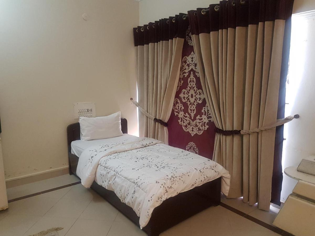 New Shelton Guest House Islamabad Bagian luar foto