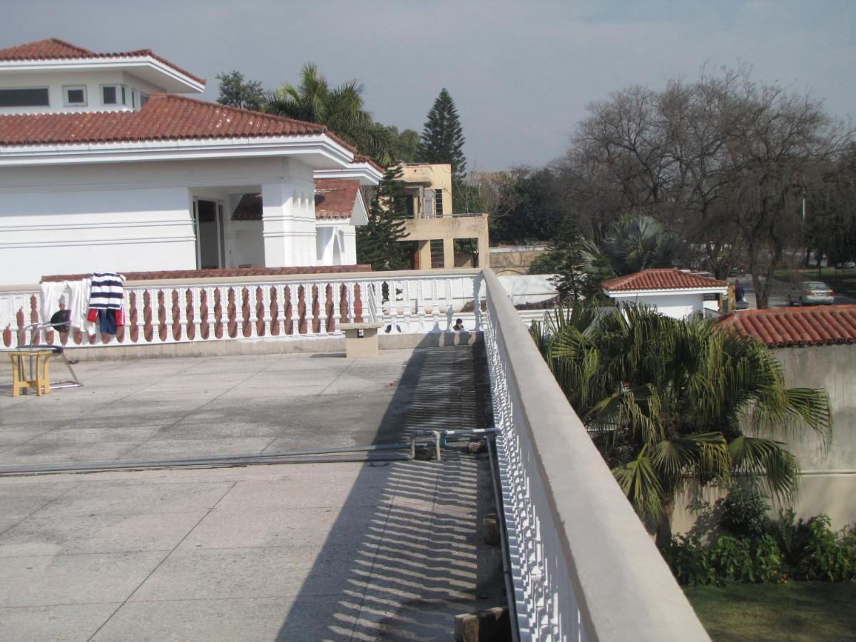 New Shelton Guest House Islamabad Bagian luar foto